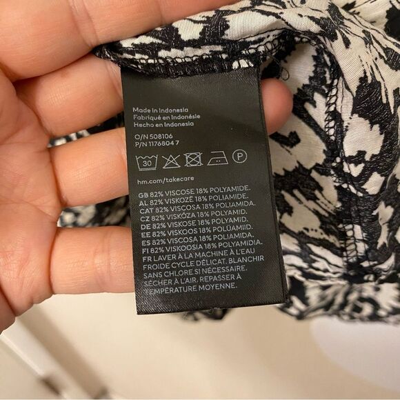 H&M puff sleeve off shoulder summer Dress black white print smocked S - Picture 5 of 8